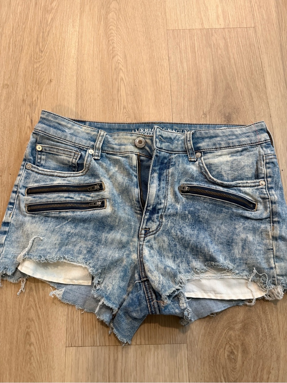 American Eagle Outfitters Distressed Light Blue Denim Shorts adult 12